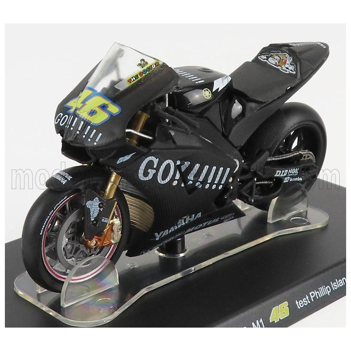 EDICOLA YAMAHA YZR-M1 TEAM GOULOISES N 46 WORLD CHAMPION TEST PHILLIP ISLAND MOTOGP 2004 VALENTINO ROSSI - BLACK 1/18