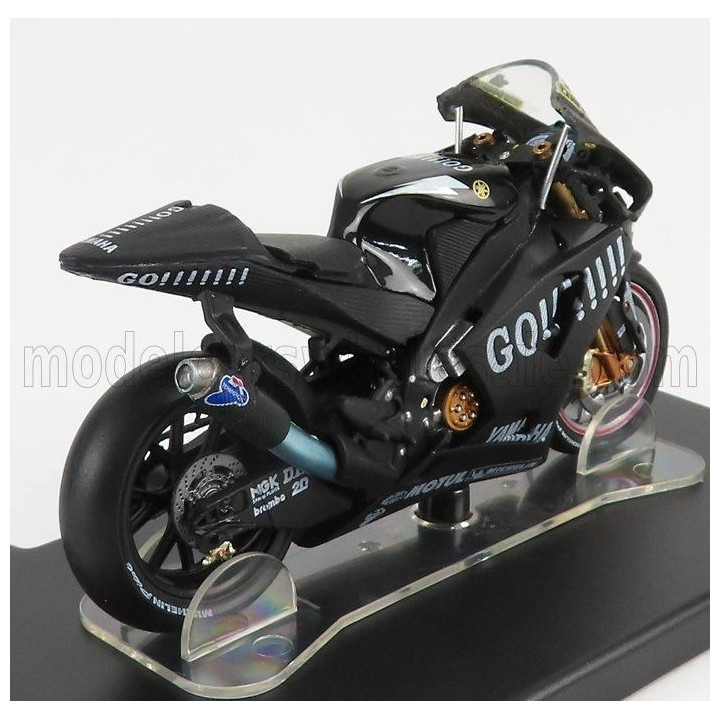 EDICOLA YAMAHA YZR-M1 TEAM GOULOISES N 46 WORLD CHAMPION TEST PHILLIP ISLAND MOTOGP 2004 VALENTINO ROSSI - BLACK 1/18