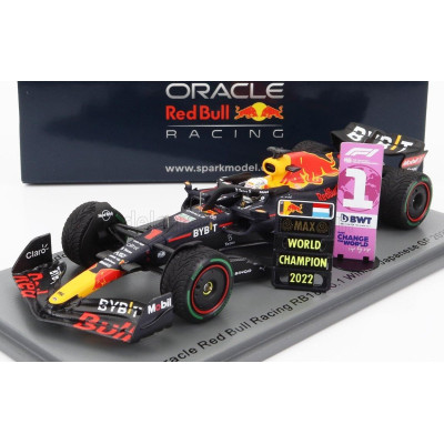 SPARK MODEL RED BULL F1  RB18 TEAM ORACLE RED BULL RACING N 1 WINNER JAPAN GP WITH PIT BOARD WORLD CHAMPION 2022 MAX VERSTAPPEN 