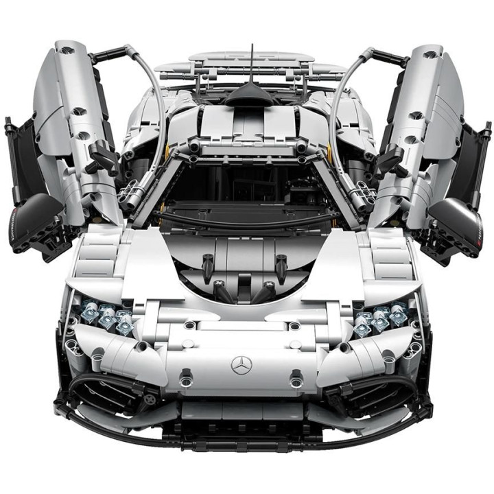 AMG One - stavebnice z kostek