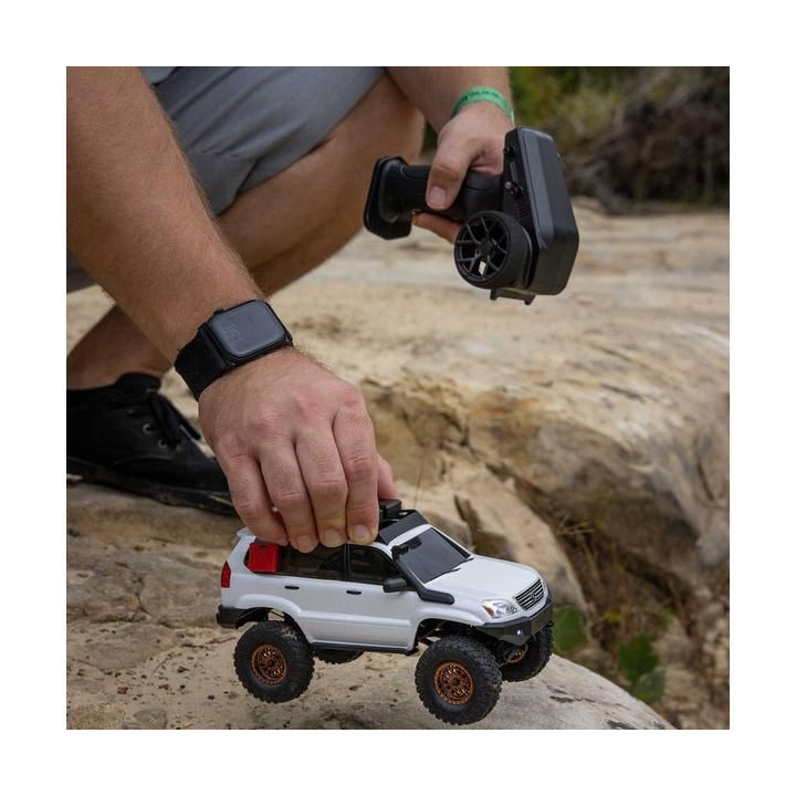 Axial SCX24 Lexus GX 470 1:24 4WD RTR stříbrný