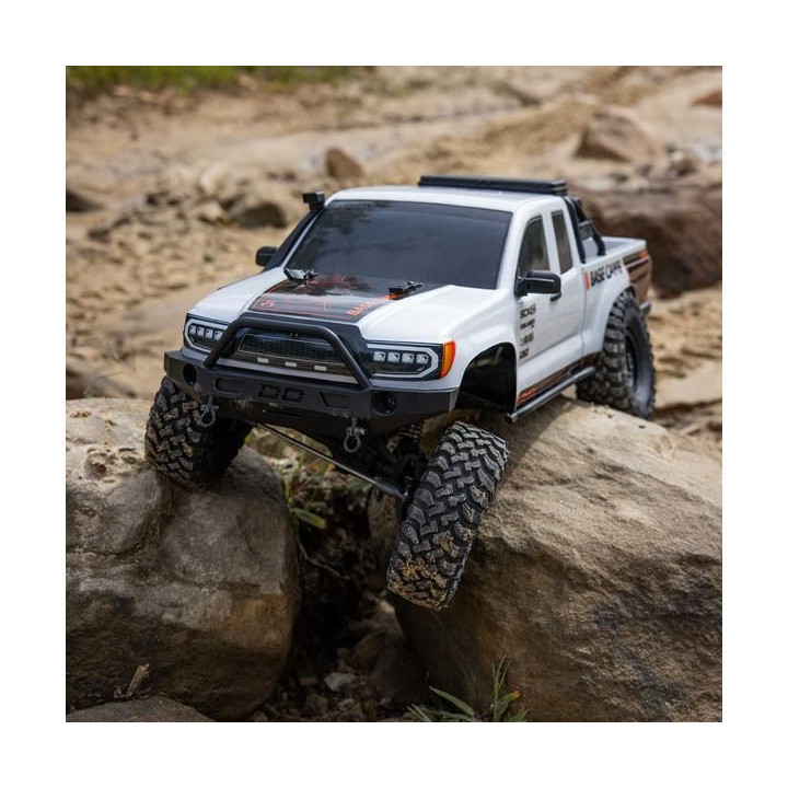 Axial SCX10 III Base Camp 4WD 1:10 RTR bílý
