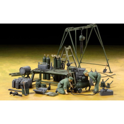Tamiya 37023 German Field Maintenance Team & Equipment Set 1:35