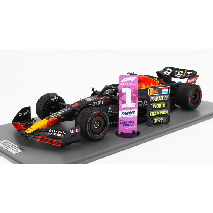 SPARK MODEL RED BULL F1  RB18 TEAM ORACLE RED BULL RACING N 1 WORLD CHAMPION WINNER JAPAN GP WITH PIT BOARD 2022 MAX VERSTAPPEN 