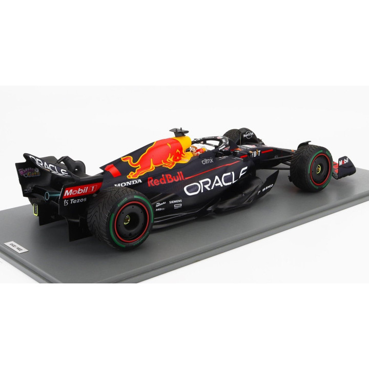 SPARK MODEL RED BULL F1  RB18 TEAM ORACLE RED BULL RACING N 1 WORLD CHAMPION WINNER JAPAN GP WITH PIT BOARD 2022 MAX VERSTAPPEN 