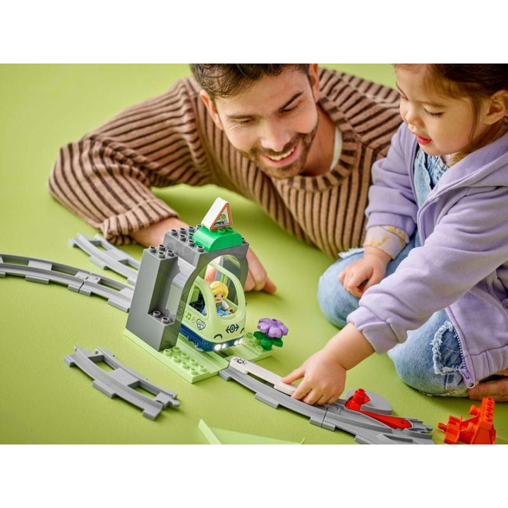 LEGO DUPLO - Železniční tunel a koleje – rozšiřující sada