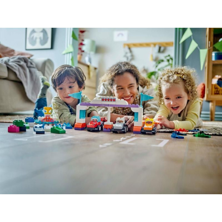 LEGO DUPLO - Závodní auta a řidiči týmu F1®