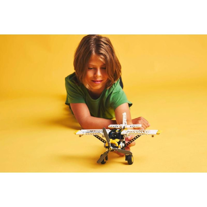 LEGO Technic - Letadlo do vzdálených oblastí