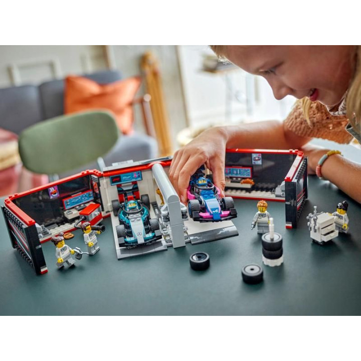 LEGO City - Garáž F1® a vozy Mercedes-AMG a Alpine