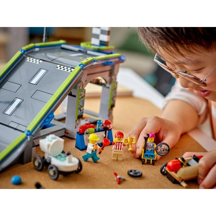 LEGO City - Tvoje pravidla: Závodní dráha s rampami