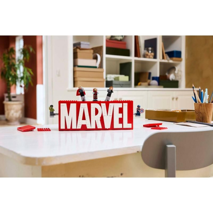 LEGO Marvel - Logo MARVEL a minifigurky