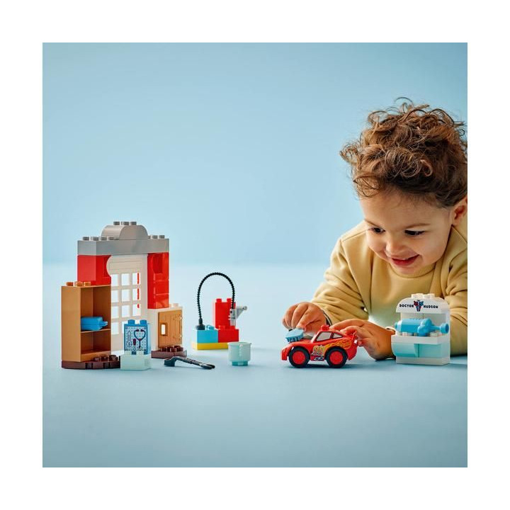LEGO DUPLO - McQueen a návštěva v garáži doktora Hudsona