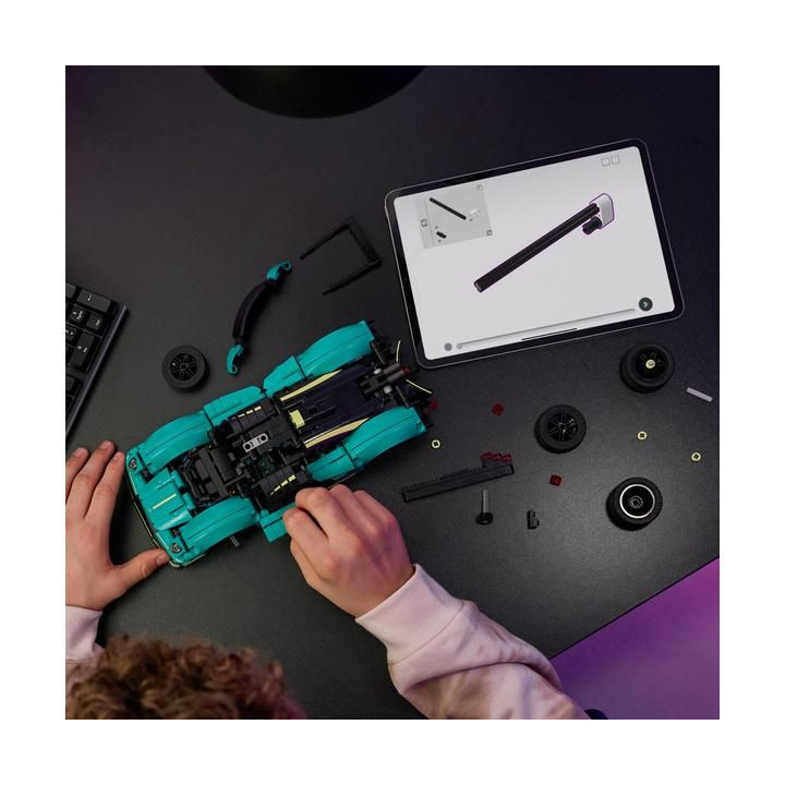 LEGO Technic - Aston Martin Valkyrie