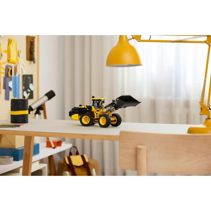 LEGO Technic - Kolový nakladač Volvo L120 Electric
