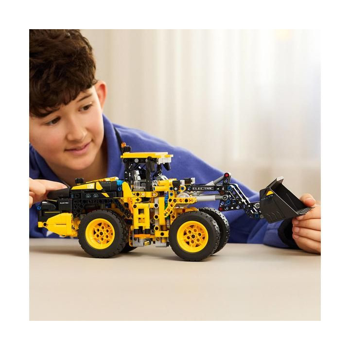 LEGO Technic - Kolový nakladač Volvo L120 Electric