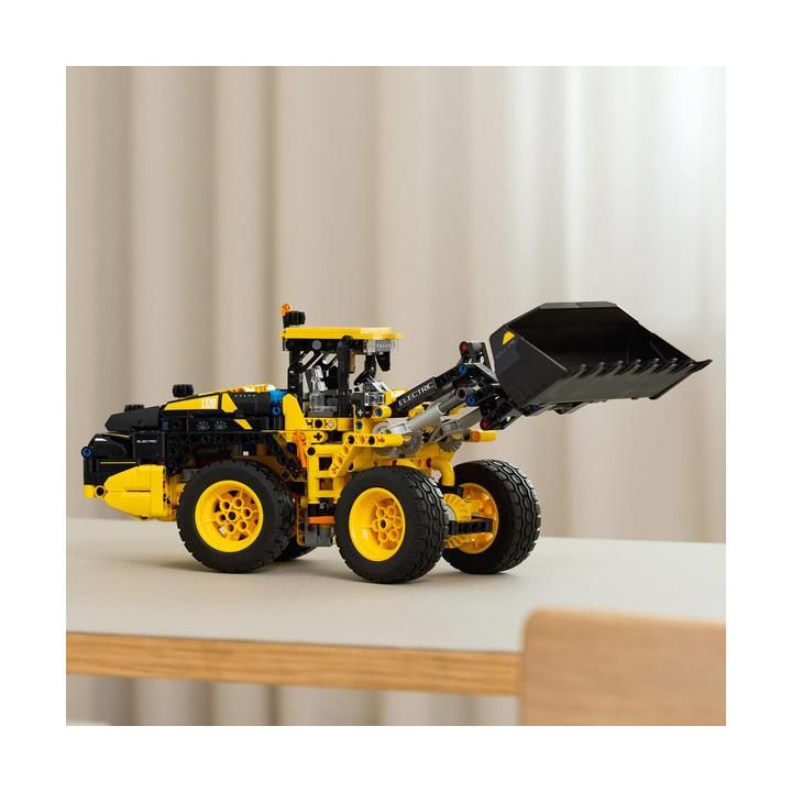 LEGO Technic - Kolový nakladač Volvo L120 Electric