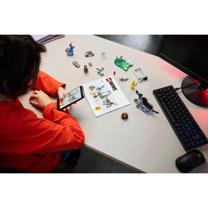 LEGO Fortnite - Peely a Sparkplug a jejich tábořiště