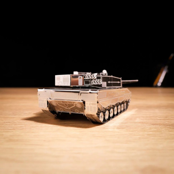 Metal Time Luxusný oceľový tank Leopard 2