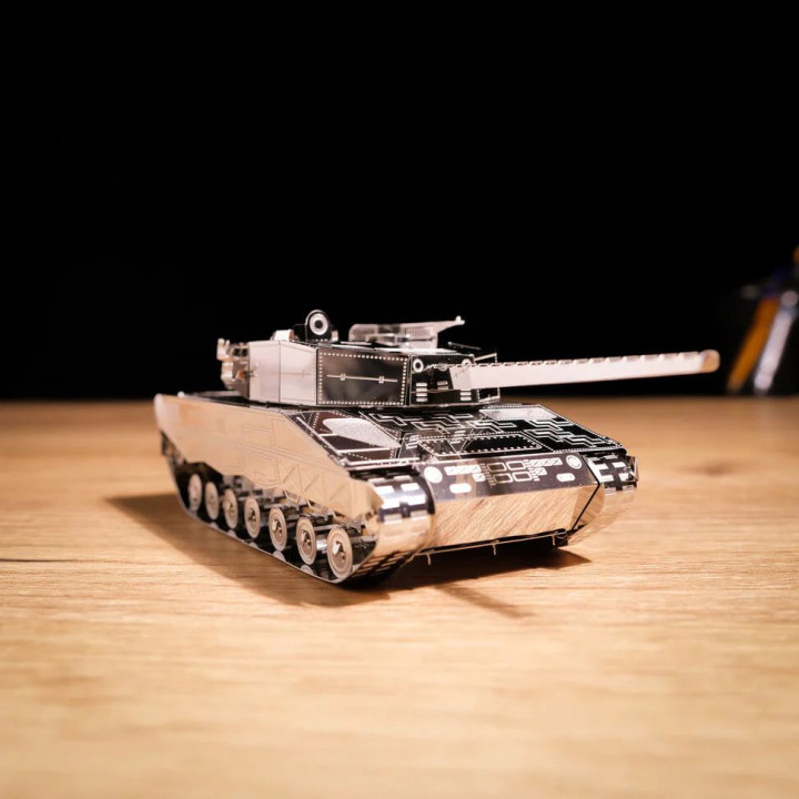 Metal Time Luxusný oceľový tank Leopard 2