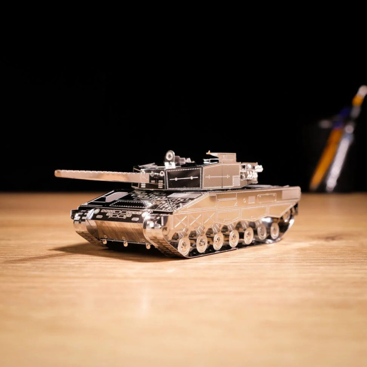 Metal Time Luxusný oceľový tank Leopard 2