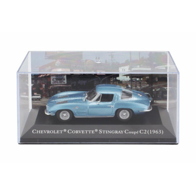 EDICOLA CHEVROLET CORVETTE STINGRAY C2 COUPE 1963 - CON VETRINA - WITH SHOWCASE - LIGHT BLUE MET 1/43