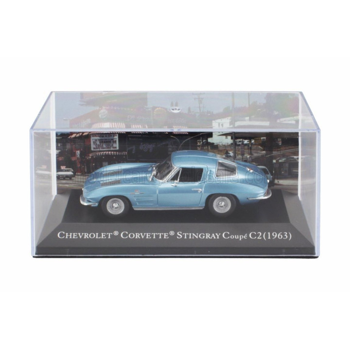 EDICOLA CHEVROLET CORVETTE STINGRAY C2 COUPE 1963 - CON VETRINA - WITH SHOWCASE - LIGHT BLUE MET 1/43