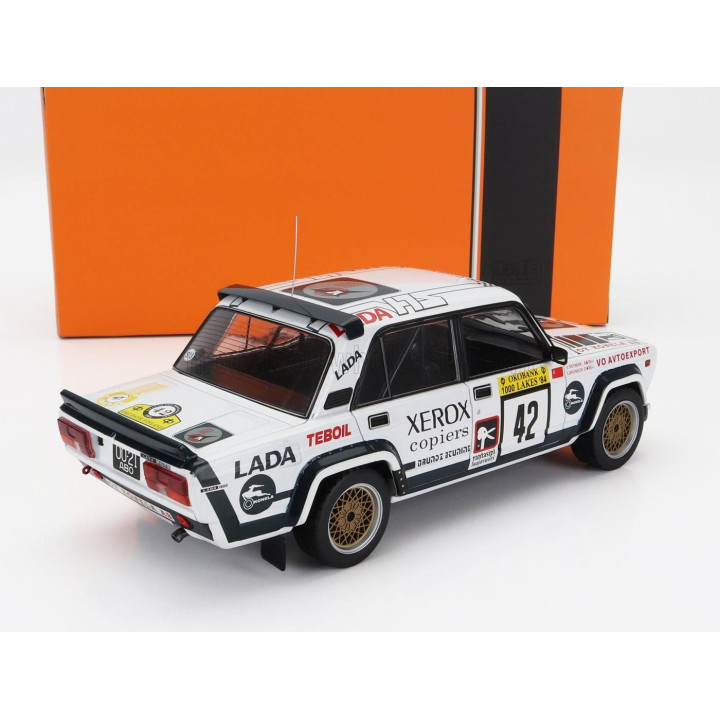 IXO MODELS LADA FIAT 2105 VFTS (night version) N 42 RALLY 1000 LAKES 1984 S.BRUNDZA - V.NEYMAN - WHITE BLACK 1/18