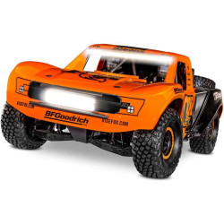 RC model auta Traxxas Desert Racer. Nejrealističtější zpracování pouštního závoďáku s autentickou klecí, kabinou a zavěšením. Kompletní chytré LED osvětlení s funkčními brzdovými světly. Výkonný střídavý pohon. Elektronická stabilizace jízdy....