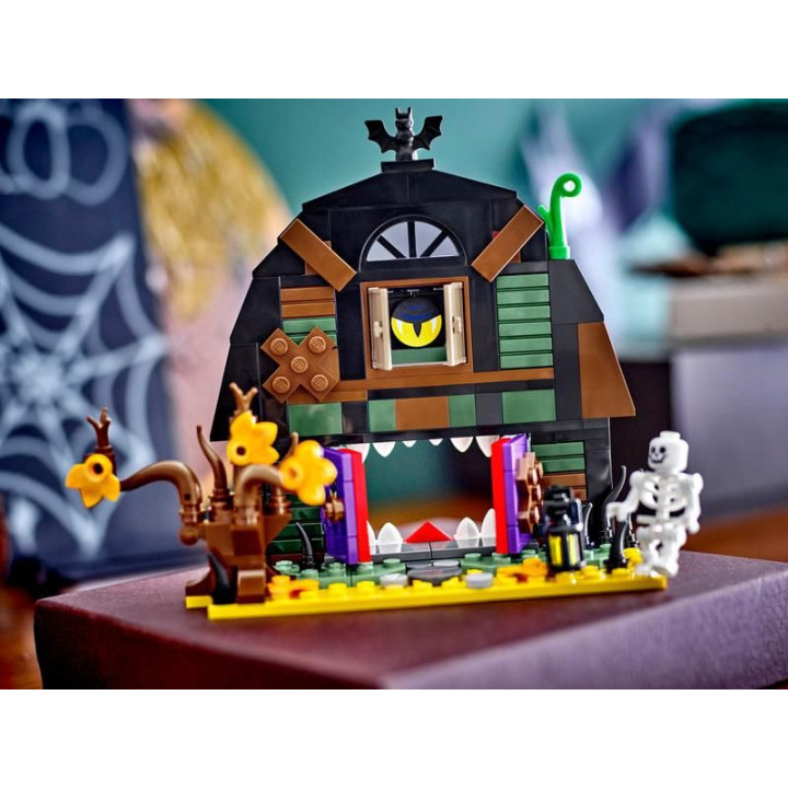 LEGO Iconic - Halloweenská stodola