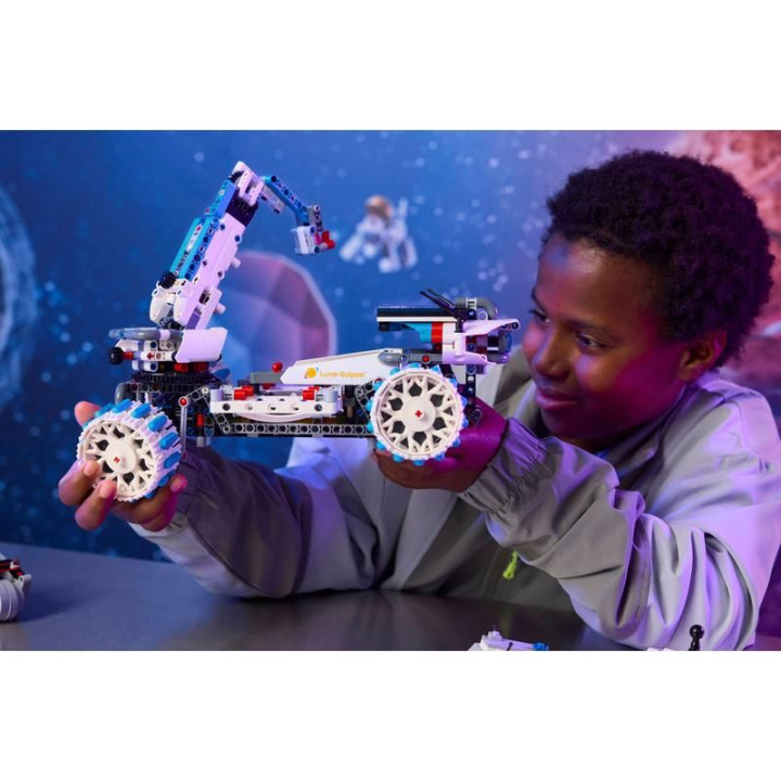 LEGO Technic - Lunární rover Lunar Outpost™