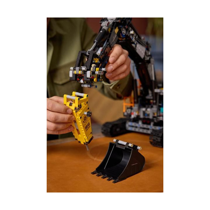 LEGO Technic - Bagr Volvo EC500 Hybrid