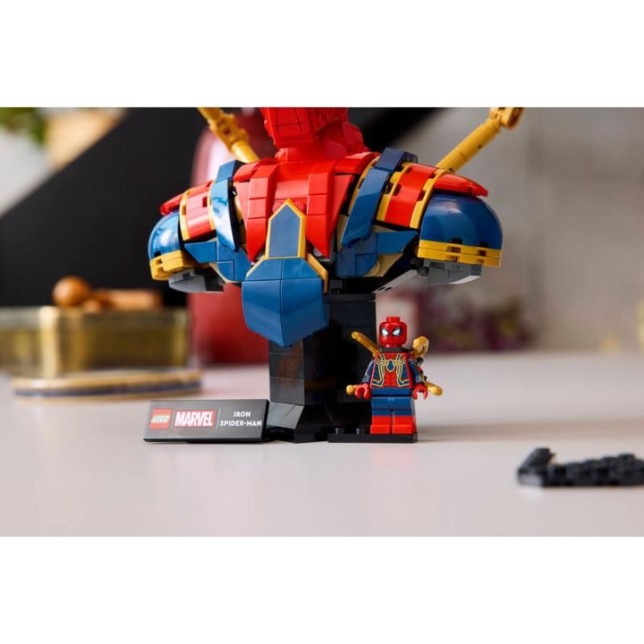 LEGO Marvel - Busta Iron Spider-Mana