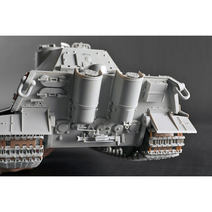 Trumpeter Pz.Kpfw.VI Sd.Kfz.182 Tiger II (Porsche Early Production Vehicle) 1/16