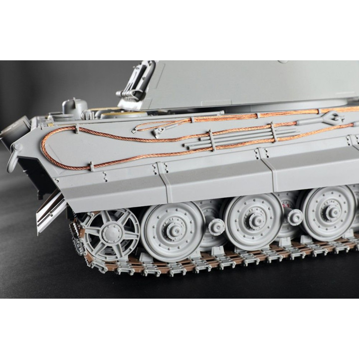 Trumpeter Pz.Kpfw.VI Sd.Kfz.182 Tiger II (Porsche Early Production Vehicle) 1/16