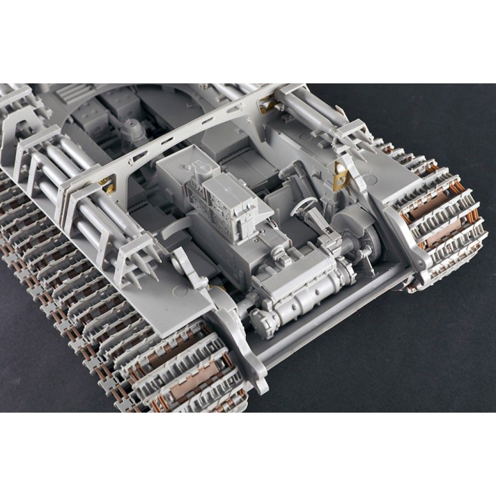 Trumpeter Pz.Kpfw.VI Sd.Kfz.182 Tiger II (Porsche Early Production Vehicle) 1/16