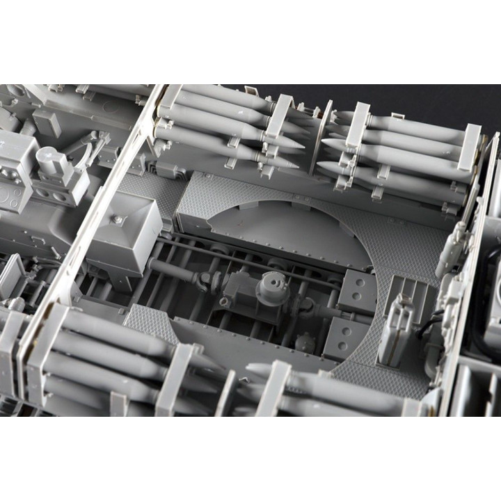 Trumpeter Pz.Kpfw.VI Sd.Kfz.182 Tiger II (Porsche Early Production Vehicle) 1/16