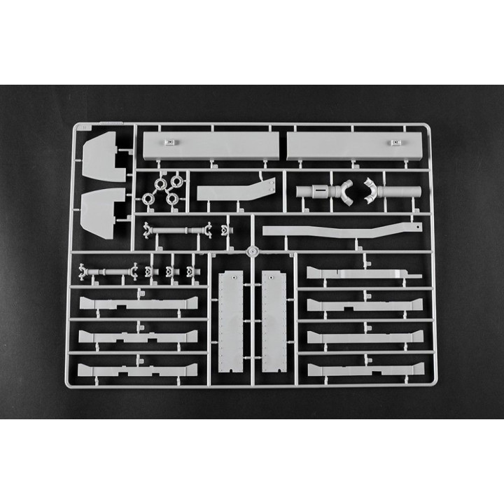 Trumpeter Pz.Kpfw.VI Sd.Kfz.182 Tiger II (Porsche Early Production Vehicle) 1/16