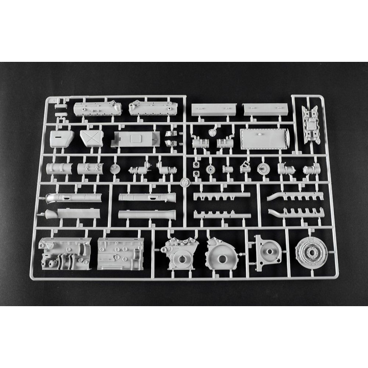 Trumpeter Pz.Kpfw.VI Sd.Kfz.182 Tiger II (Porsche Early Production Vehicle) 1/16