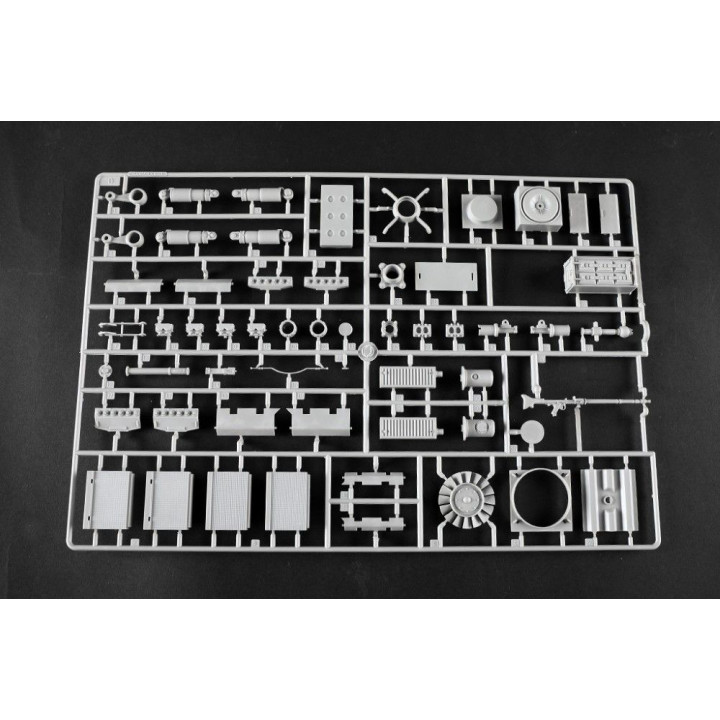 Trumpeter Pz.Kpfw.VI Sd.Kfz.182 Tiger II (Porsche Early Production Vehicle) 1/16
