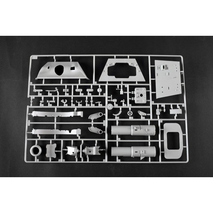 Trumpeter Pz.Kpfw.VI Sd.Kfz.182 Tiger II (Porsche Early Production Vehicle) 1/16