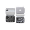 Ochranné pouzdro PU pro DJI Osmo Mobile 8 je ideálním řešením pro bezpečné uložení a přenášení vašeho stabilizátoru. Vyrobeno z kvalitních materiálů PU a EVA, které zaručují odolnost proti nárazům, prachu i vlhkosti. Kompaktní rozměry 21 x 16 x 6,5 cm a nízká hmotnost 249 g umožňují snadné přenášení v batohu či tašce. Pouzdro nabízí dokonalou ochranu a uspořádání pro váš Osmo Mobile 8 a příslušenství. Dostupné v elegantních barvách černá a šedá.