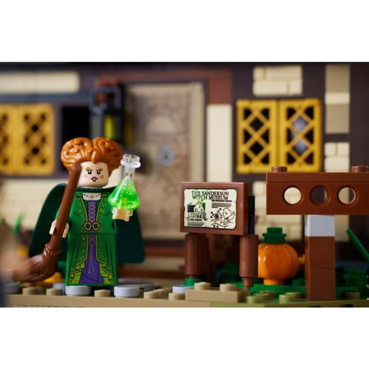 LEGO Ideas - Disney Hokus pokus: Chatka sester Sandersonových