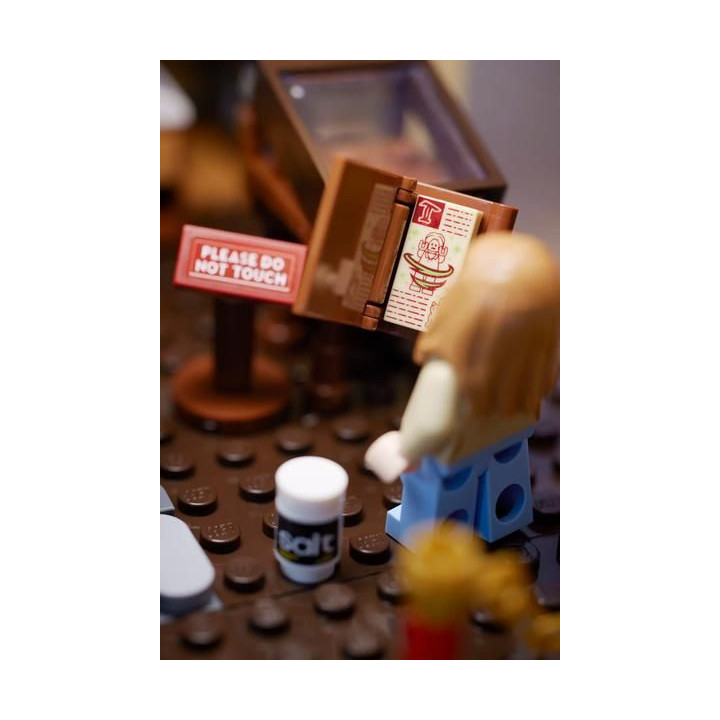 LEGO Ideas - Disney Hokus pokus: Chatka sester Sandersonových