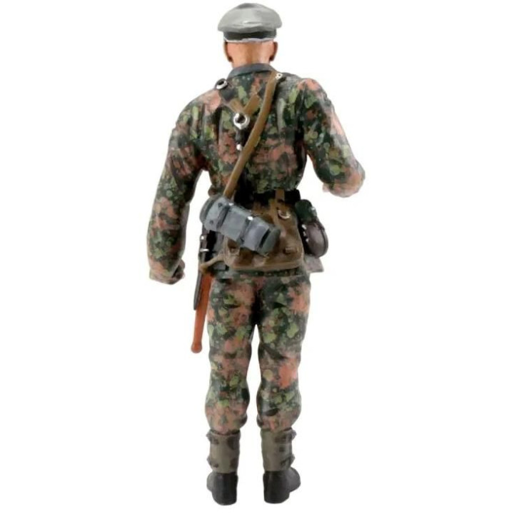 1/16 figurka Sd.Kfz. 251 velitel čety (poručík), ručně malovaná, platan kamufláž, jaro