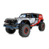 Extrémne výkonný RC crawler v mierke 1:8 s licencovanou karosériou Ford Bronco. Vybavený striedavým senzorovým motorom s technológiou FOC pre precízny crawling, dvojstupňovou prevodovkou a uzávierkami diferenciálov ovládanými z vysielača. Kovové nápravy a portálové prevody zaisťujú extrémnu priechodnosť terénom a dlhú životnosť. RTR set s dobou jazdy až 160 minút!