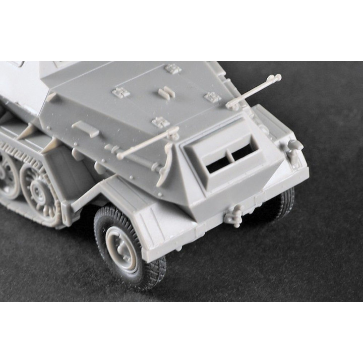 Trumpeter Sd.Kfz.8 Gepanzerte 12t 1/72 | RCsvet