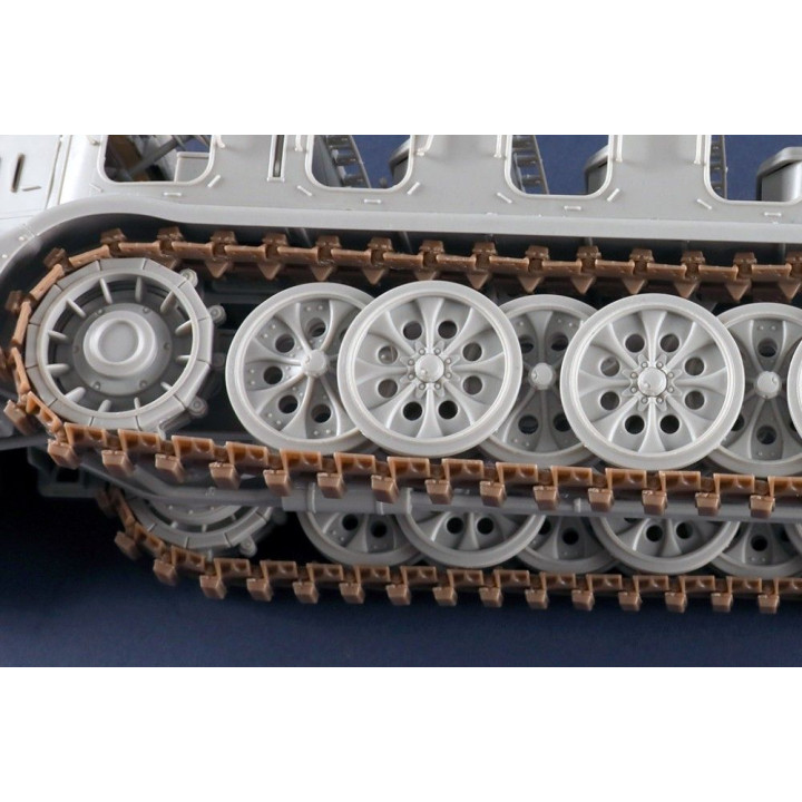 Trumpeter Sd.Kfz.9 Artillery Version 1/35 | RCsvet