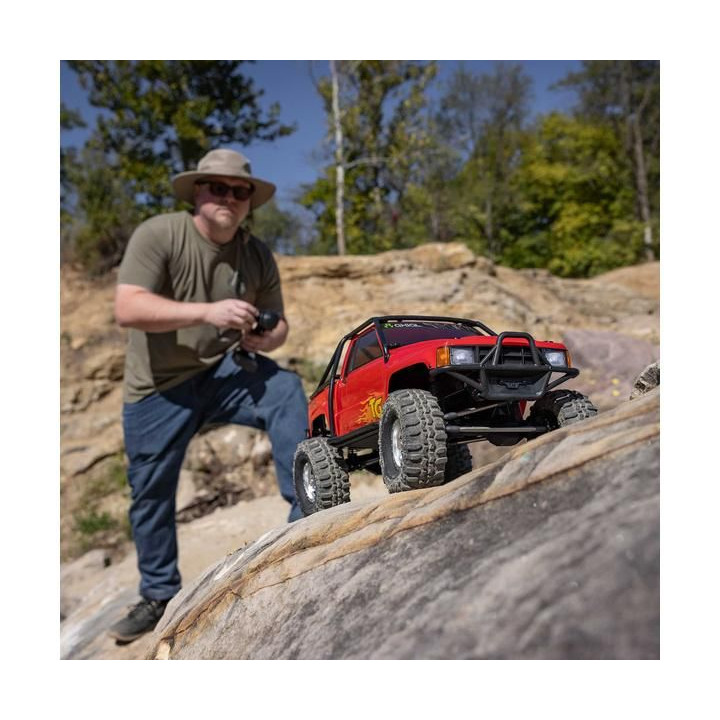 Axial SCX10 III Toyota SR5 1987 1:10 4WD RTR pískový