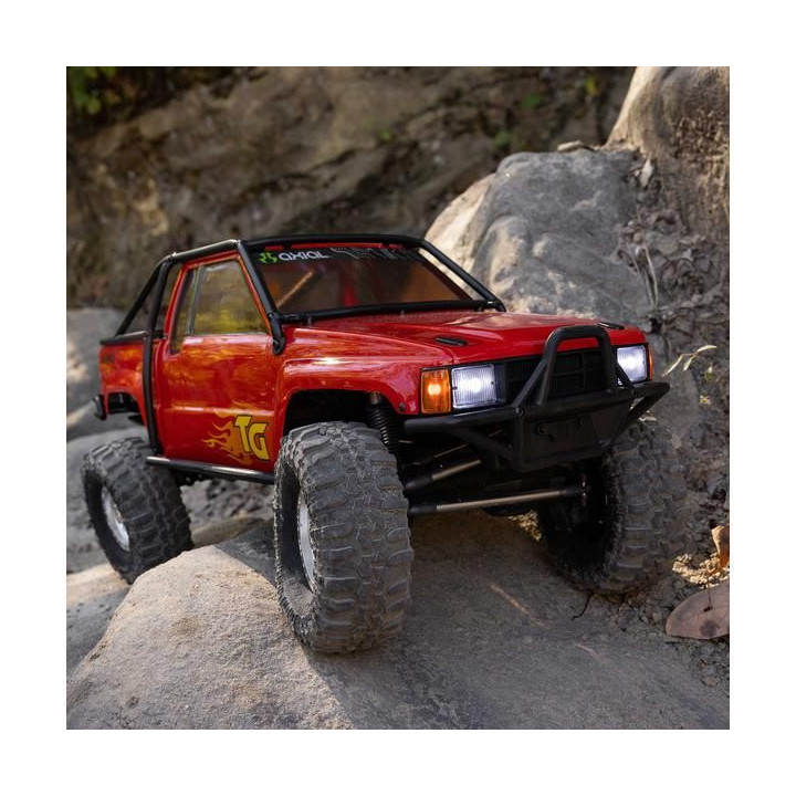 Axial SCX10 III Toyota SR5 1987 1:10 4WD RTR červený