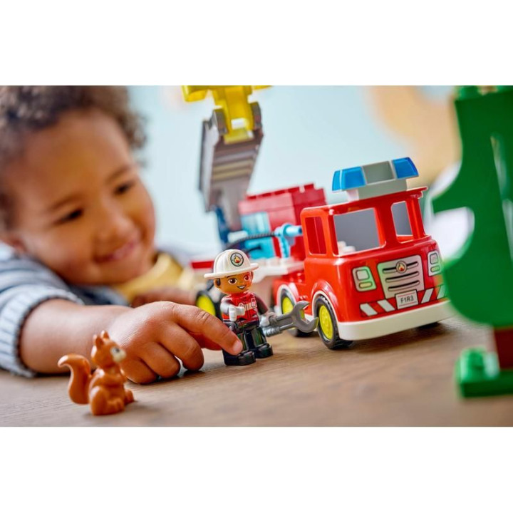 LEGO DUPLO - Hasičské auto s hadicí a hasičem